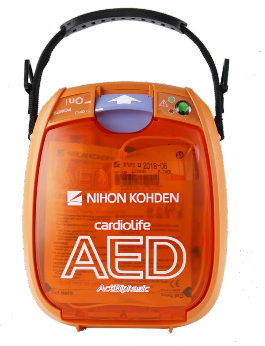 Orangener Defibrillator mit schwarzem Griff von der Vorderseite. 