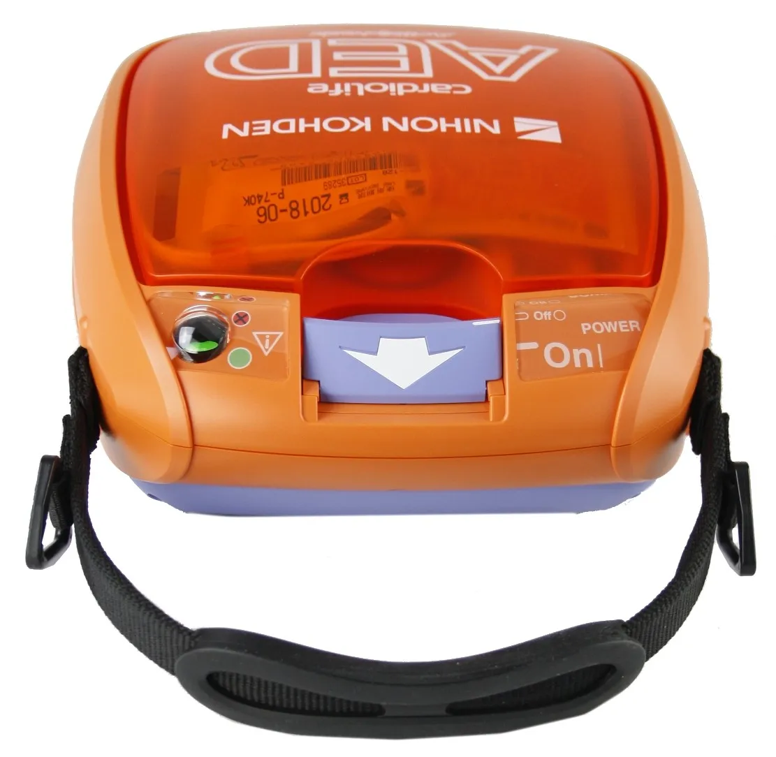 Orangener Defibrillator mit schwarzem Griff von vorne. 